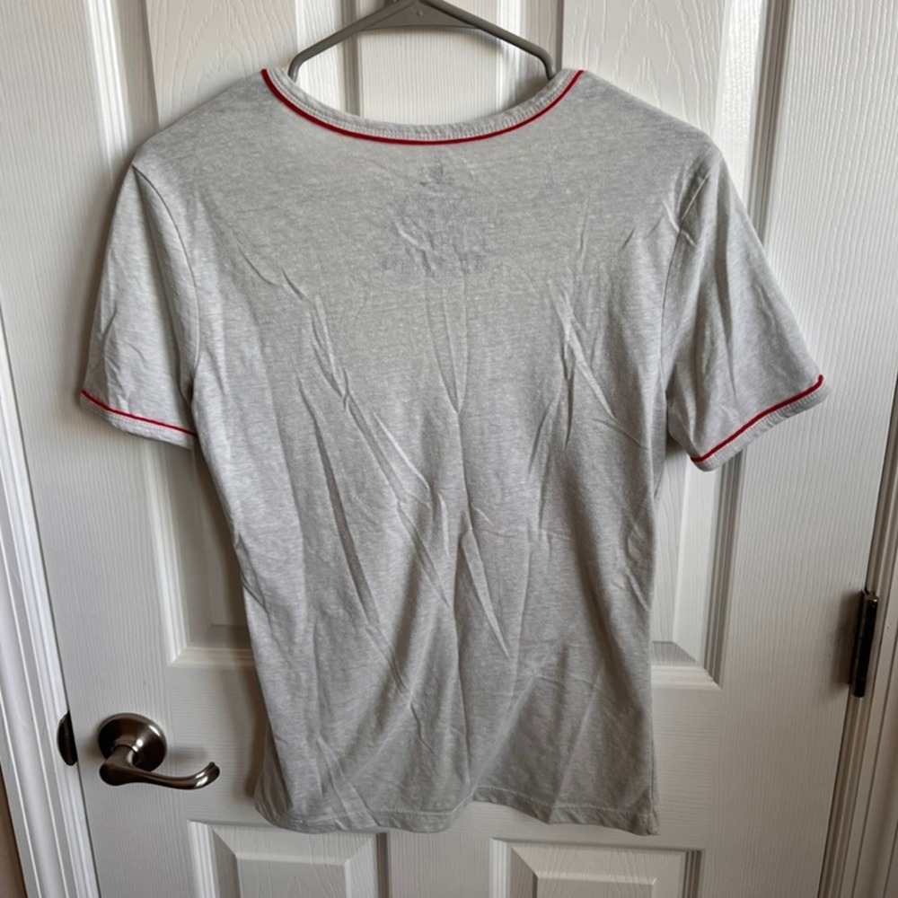 Disney Minnie Mouse‎ Pocket V-Neck T-Shirt Graphic Tee Red Trim Size S - Picture 6 of 9